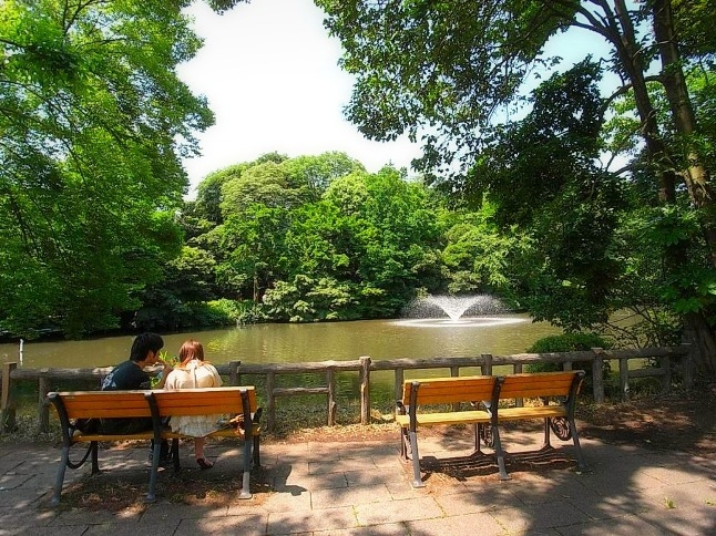 テレビのロケなどでよく使われる井の頭公園もお散歩圏内。公園内には動物園も。