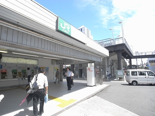 JR京浜東北線と京浜急行線を利用可能な新子安駅も自転車圏内。