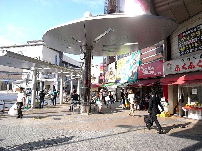 都内最長を誇るアーケード街、武蔵小山商店街「パルム」。駅の目の前が入口なので平日でも賑わいを見せる