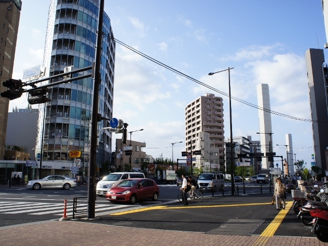 東京メトロ東西線の落合駅は、飯田橋・大手町など都心方向への通学に便利。