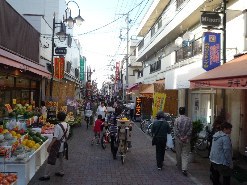 物件から徒歩7分の所にある、みのり商店街はスーパーから百円均一ショップまで充実！