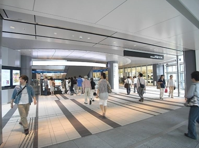 商業施設「ヒカリエ」がオープンした渋谷駅まで下北沢駅から電車で4分
