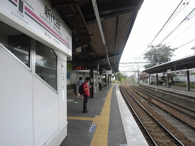 京王井の頭線の新代田駅。渋谷、下北沢、吉祥寺を結ぶ学生に人気の路線