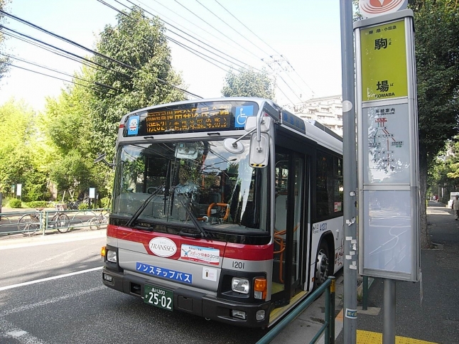 徒歩4分のバス停は渋谷駅行はもちろん、小田急線「経堂駅」へのバス便も発着。