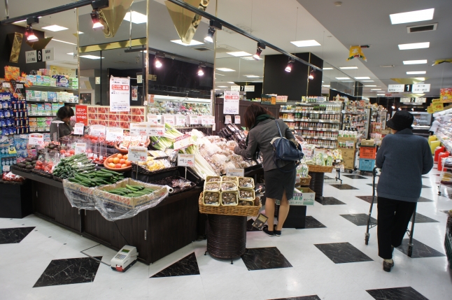 八幡山駅からの帰り道にあるスーパーは夜23時半まで営業しています