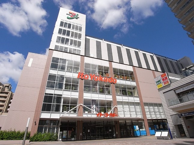 イトーヨーカドーは夜１１時まで営業。670台収納可能な駐車場を完備する大型店舗。