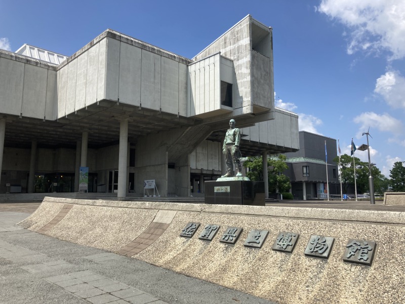 佐賀県の風土と歴史を学ぶことができます。佐賀県立美術館に隣接しています。